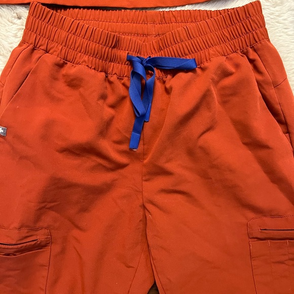 FIGS rust colored set - Picture 6 of 10